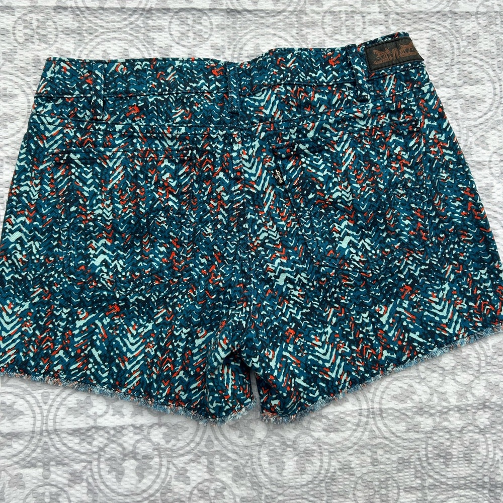 Levi's Artistic Blue and Red Jean Shorts - Picture 3 of 8